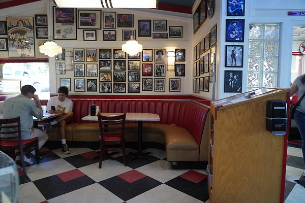 galaxy-diner-081