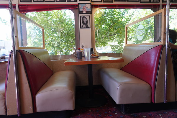 galaxy-diner-009