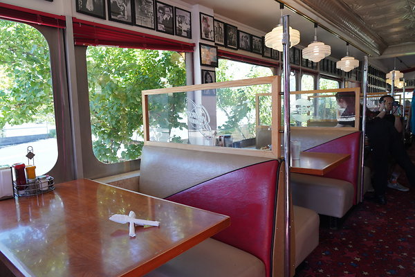 galaxy-diner-007